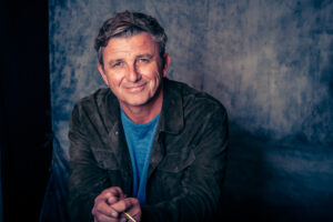 Hans Sigl lädt zur „literarischen Schlittenfahrt“ – wir verlosen Tickets!