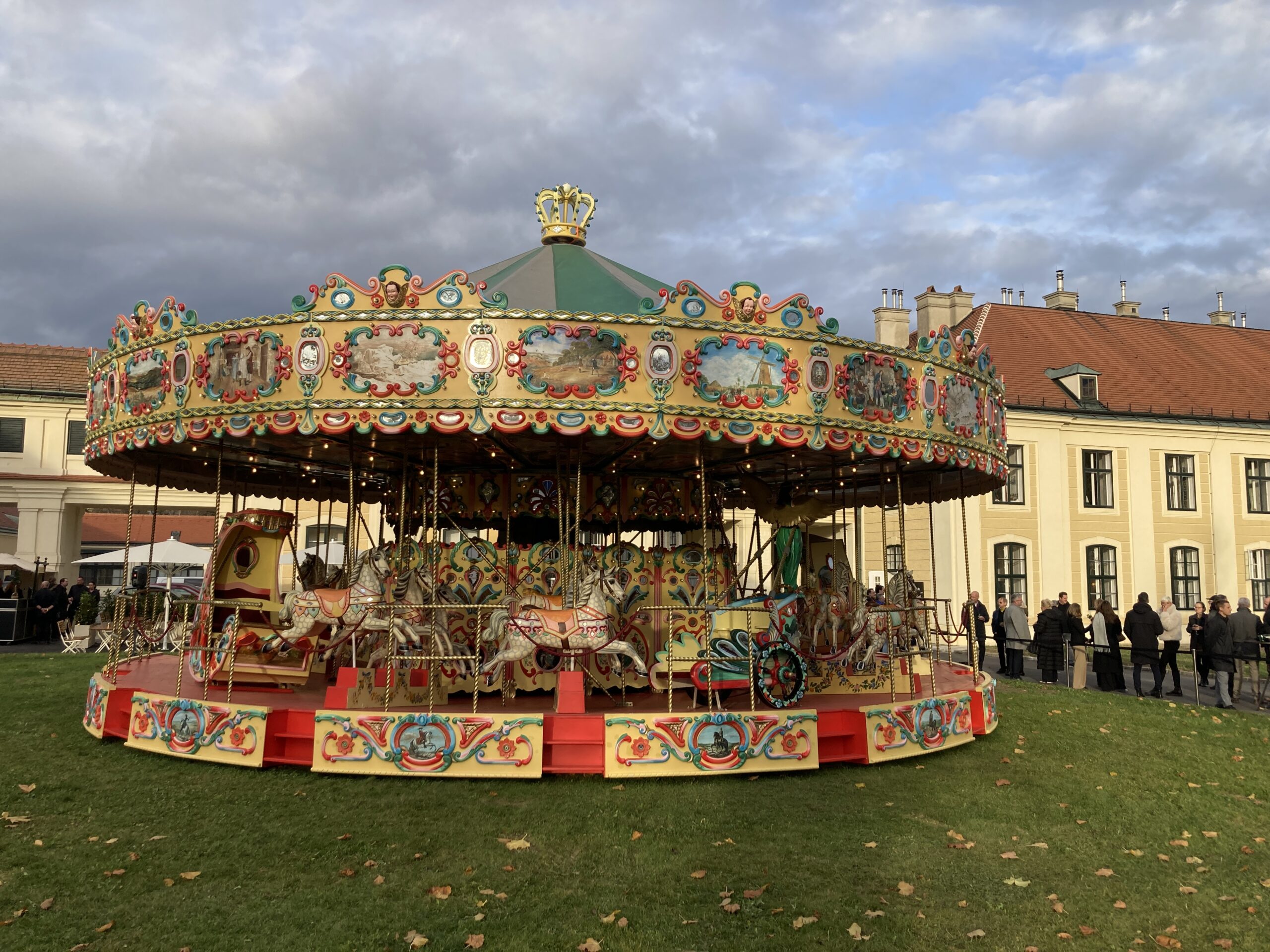 Beim Schloss Schönbrunn geht es jetzt ganz schön rund(herum)