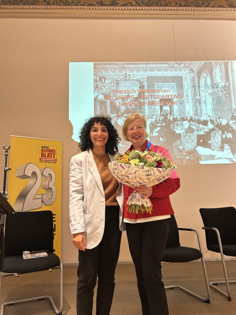 Saya Ahmad bedankte sich im Rahmen einer Jubiläumsveranstaltung bei Renate Steinkellner für ihr ehrenamtliches Engagement.