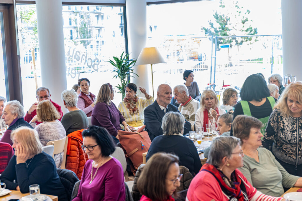 Großer Andrang beim Soft Opening des neuen generationenübergreifenden Klubs Alli n Village. © KWP