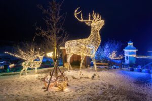 Bis zu 8 Meter große Figuren begeistern © Danijel Jovanovic