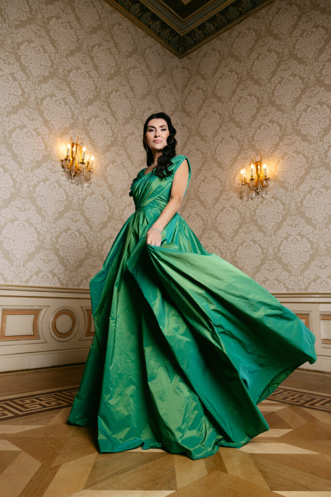 Monika Ballwein © MODE WIEN, Wiener Friseure, Location:Almanac Palais Vienna Hotel, Fotografin: Sarah Katharina Hochmayer, Schmuckpartner: Anton Heldwein