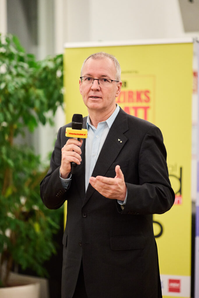 Die Volksbank, vertreten durch Martin Heilinger, unterstützt das Event.