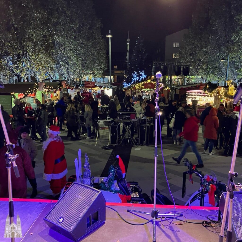Musik, Schmankerln, gemütlich mit Nachbarn und Freunden einen Abend verbringen. ©  Pfarre zur Göttlichen Liebe
