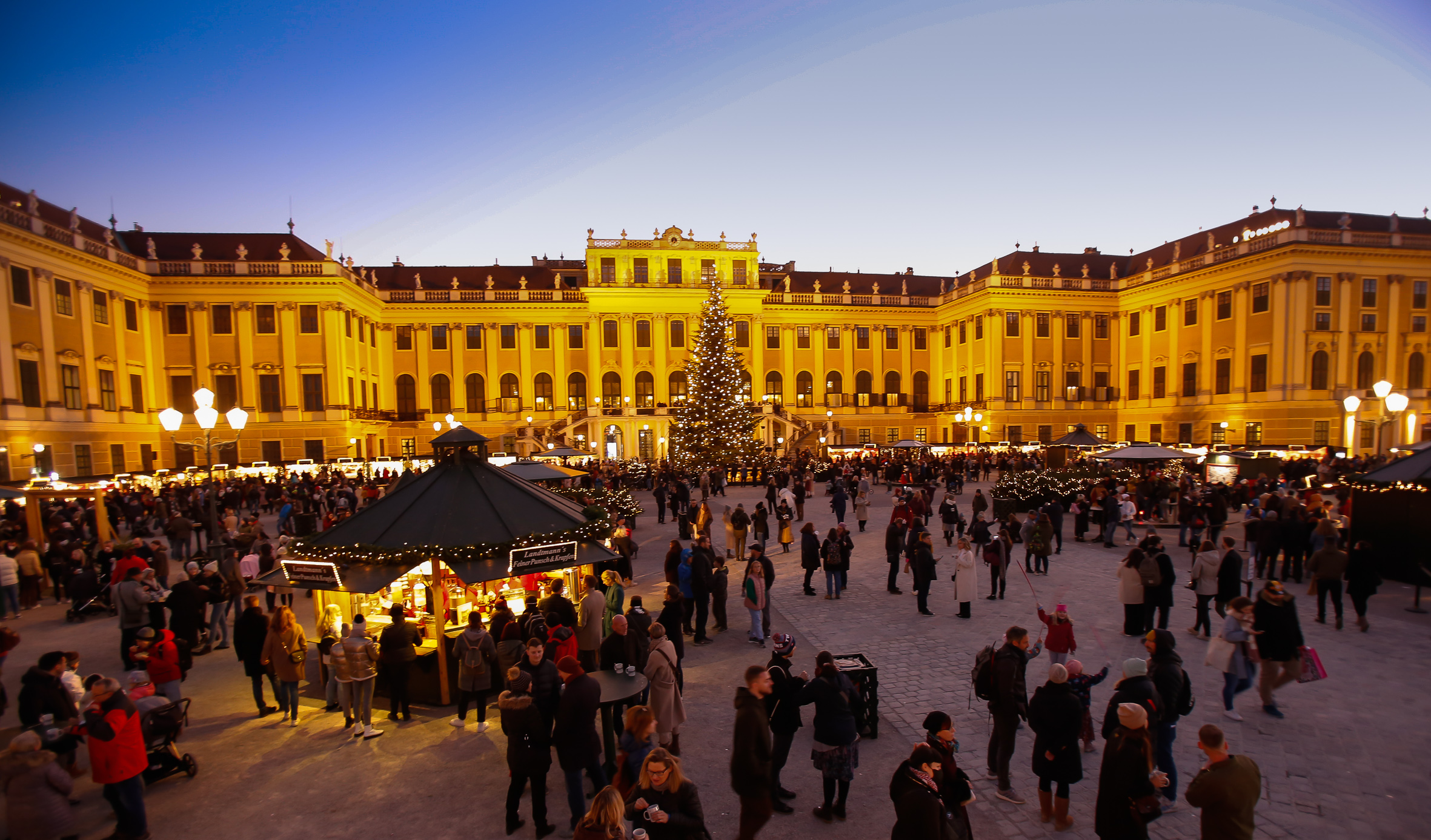 Die „Tür 7“ bringt Barflair auf den Christkindlmarkt Schönbrunn