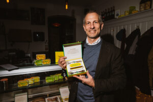 Goldene Sardinenkunst: Nuri feiert im Rinkhy den Tag der Sardine