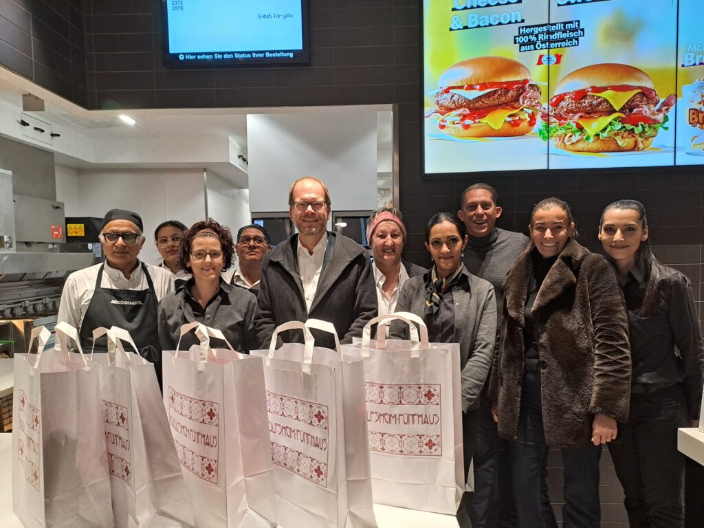 Dietmar Baurecht besucht die Meiselmarkt-Standler (Bild: BV 15).