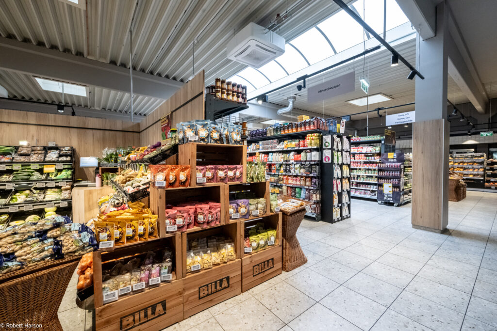 Rund 800 m² Verkaufsfläche im BILLA Team Imamovic bieten Platz für ein breites Sortiment. © BILLA AG / Robert Harson