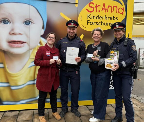 Polizisten und Bürger spenden für die Kinder von St. Anna
