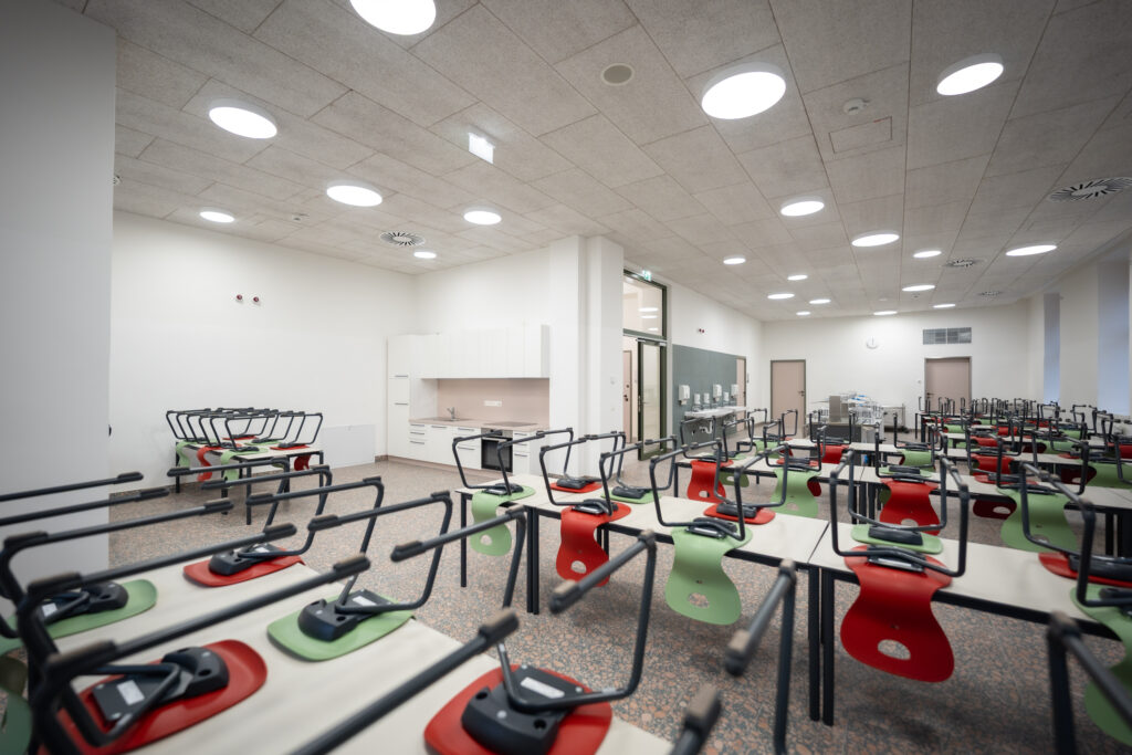Durch die Sanierung wurde für die schülerinnen und Schüler ein modernes Lernumfeld geschaffen. © Stadt Wien/David Bohmann
