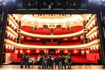 Von der Schulbank auf die Bühne der Volksoper