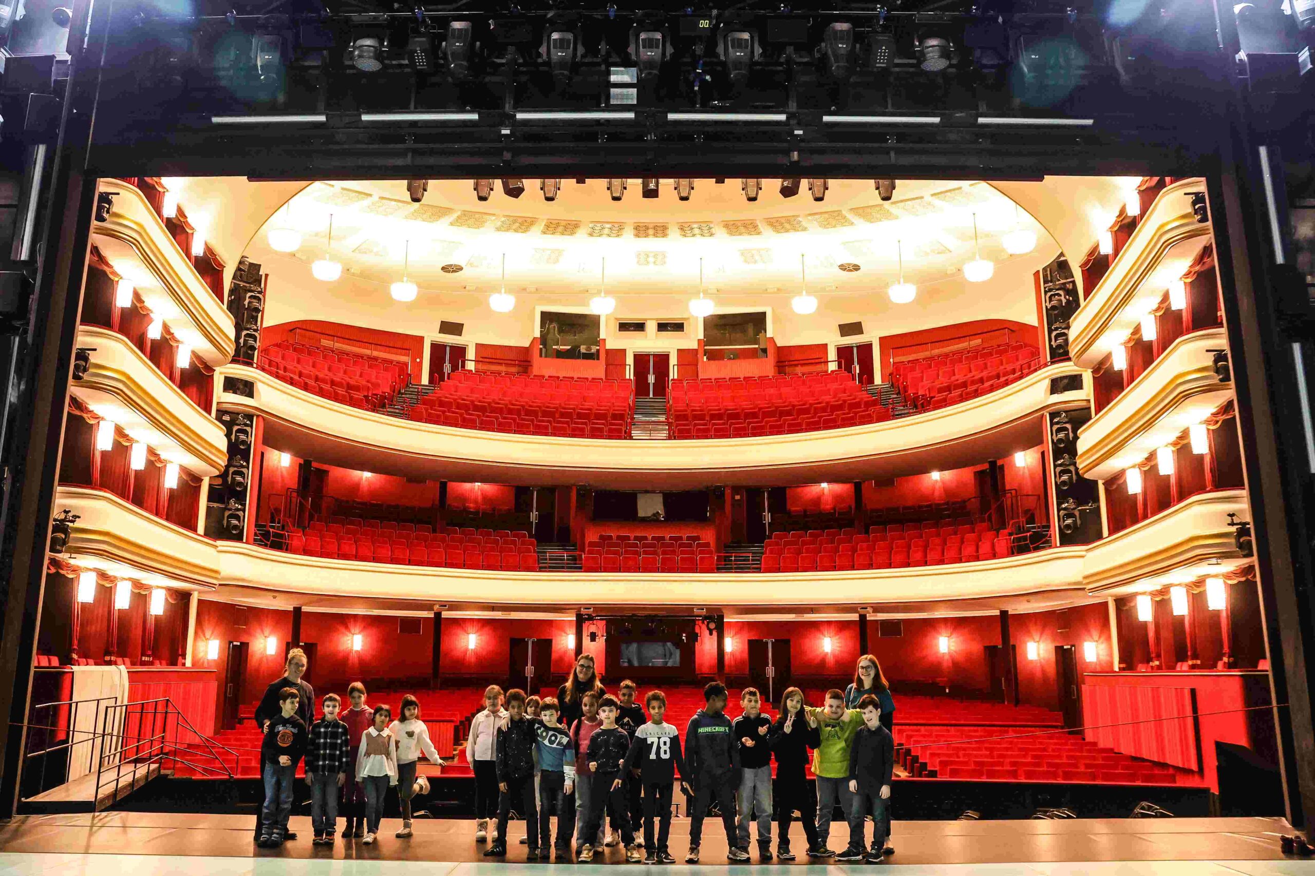 Von der Schulbank auf die Bühne der Volksoper