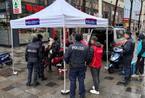 Aktion scharf der Polizei gegen rasende Scooter & defekte Lkw