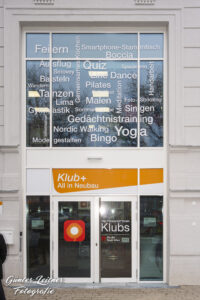 Die Fassade des Klub+ All in Neubau vis-a-vis vom Westbahnhof.