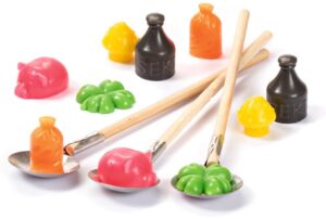 Finde heraus, was das neue Jahr für dich bereithält - beim Wachsgießen! © Libro/Pagro