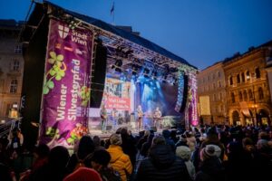 Die Bühne auf der Freyung beim beim Wiener Silvesterpfad. Countdown Clock. © Stadt Wien Marketing GmbH/Christian Kremser