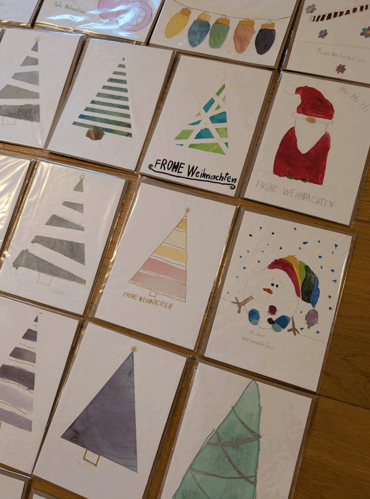 Theresas selbst gebastelte Weihnachtskarten (Bild: VS Mondweg).