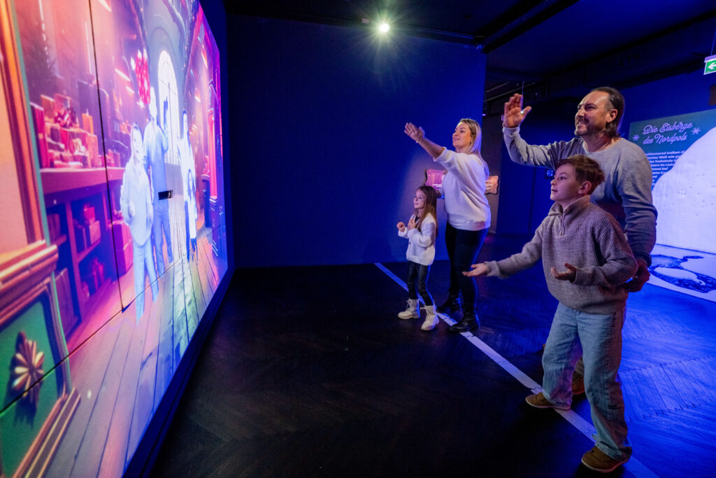 Nur mit Teamarbeit kann man das Geschenkechaos beseitigen. © Immersium:Wien