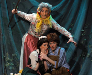 Hänsel und Gretel: Im L.E.O. knuspert es am Häuschen