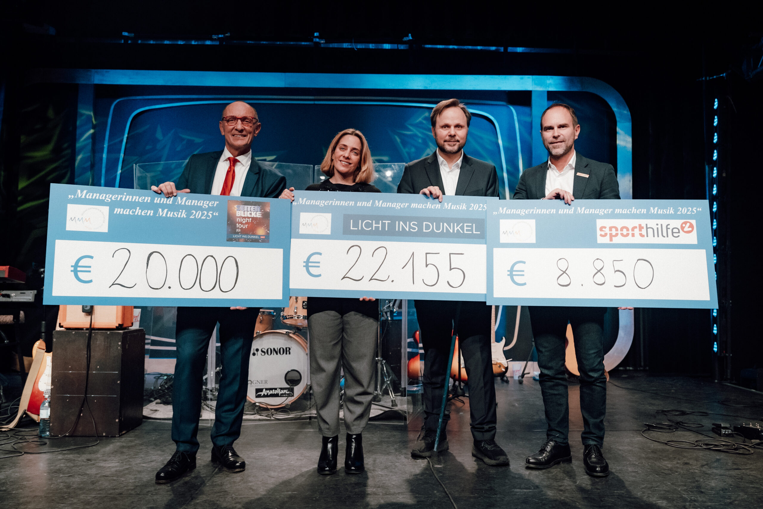 Top: Manager ersingen 51.000 Euro für den guten Zweck