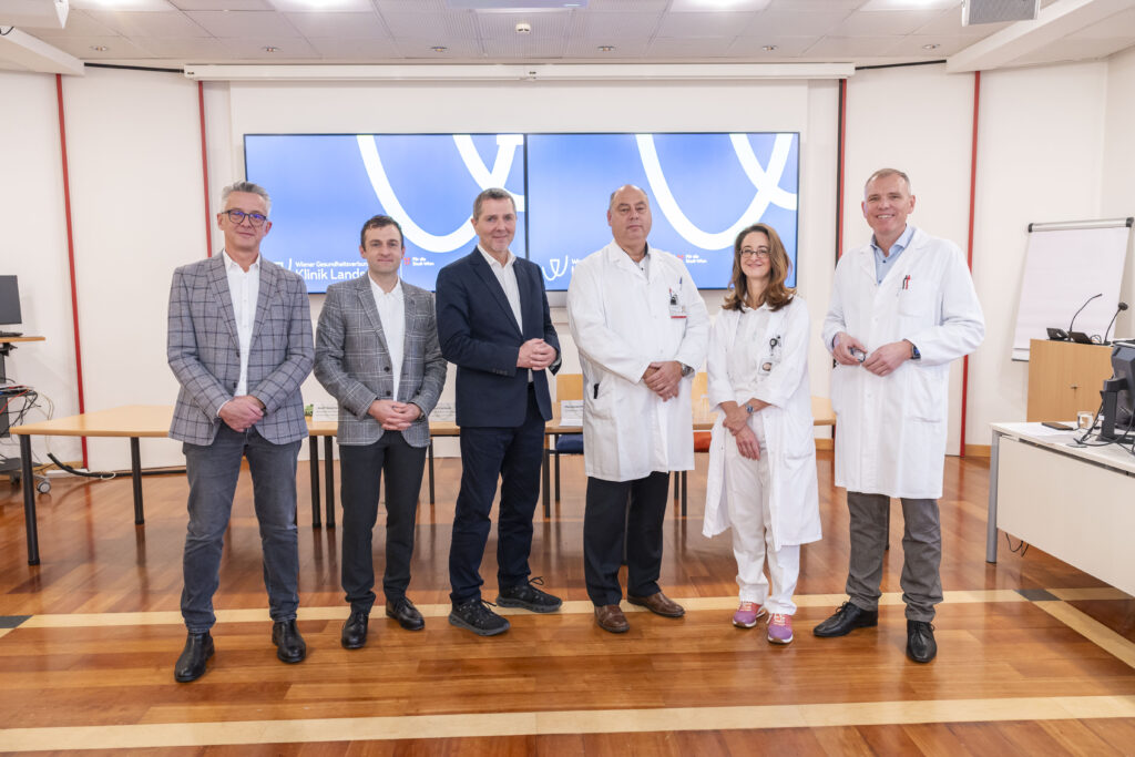 vlnr: Michael Lischent (Geschäftsführer der Projektentwicklungs- und Baumanagement GmbH.), Josef Newertal (Bereichsleiter Infrastrukturmanagement, Wiener Gesundheitsverbund), Michael Binder (Medizinischer Direktor, Wiener Gesundheitsverbund), Felix Kreimel (Ärztlicher Direktor, Klinik Landstraße), Melisande Messner-Kolp (Oberärztin in der Gynäkologie, Klinik Landstraße), Philipp Riss (Vorstand der Chirurgischen Abteilung, Klinik Landstraße) © Wr. Gesundheitsverbund-Bubu Dujmic