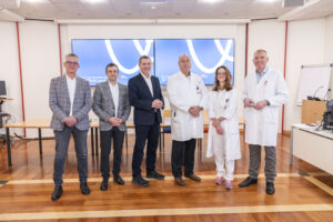 vlnr: Michael Lischent (Geschäftsführer der Projektentwicklungs- und Baumanagement GmbH.), Josef Newertal (Bereichsleiter Infrastrukturmanagement, Wiener Gesundheitsverbund), Michael Binder (Medizinischer Direktor, Wiener Gesundheitsverbund), Felix Kreimel (Ärztlicher Direktor, Klinik Landstraße), Melisande Messner-Kolp (Oberärztin in der Gynäkologie, Klinik Landstraße), Philipp Riss (Vorstand der Chirurgischen Abteilung, Klinik Landstraße) © Wr. Gesundheitsverbund-Bubu Dujmic