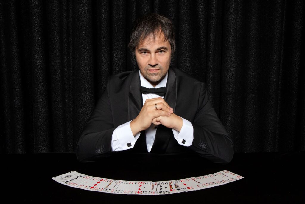 Lucca Lucian, Weltmeister der Mentalmagie, wird Besucher beim Magic Winter Festival in den Bann seiner Kunst ziehen. © Magic World Vienna