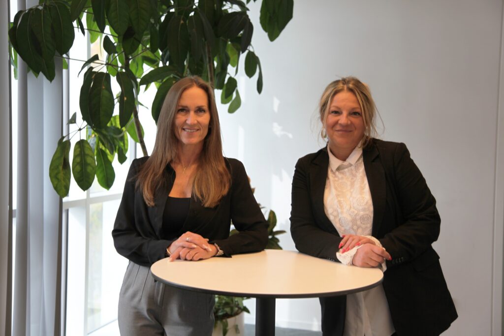 Manuela Wanzenböck und Sonja Dietl sind die ersten demenzfreundlichen Bestatterinnen Wiens. © Bestattung Wien