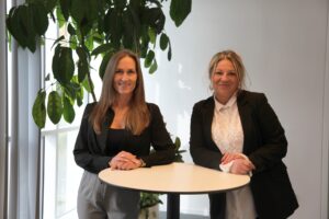 Mnauela Wanzenböck und Sonja Dietl sind die ersten demenzfreundlichen Bestatterinnen Wiens.