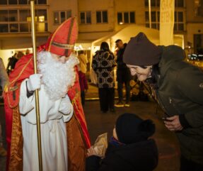 Die Eislaufsaison im Bacherpark startet mit besonderem Stargast