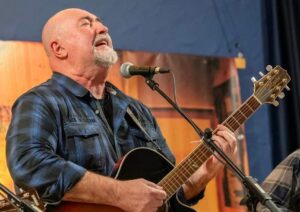 Sieger-Song: Favoritens Hymne jetzt als Musik-Video