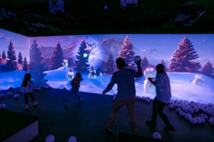 Eine ordentlich Schneeballschlacht gegen den Krampus? Da ist man doch sofort dabei! © Immersium:Wien