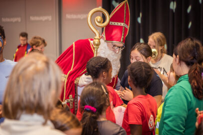 Strahlende Kinderaugen beim Nikolaus-Zug der Samariter