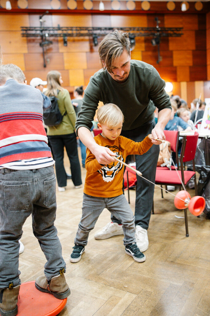 Kinder und ihre Eltern könne sich einen Nachmittag lang bei Gratisangeboten richtig austoben. © WienXtra/Aleksandra Kawka
