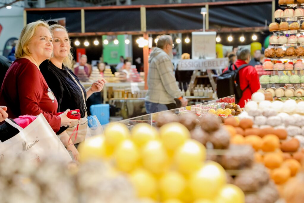 Hier glänzen nicht nur die Augen von kleinen Schokotigern, auch für große Schokofans gibt es viel Auswahl. © Robin Consult/lepsifoto