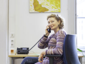 Antonia Keßelring, Leiterin der Telefonseelsorge Wien, weiß, wie bedrückend Einsamkeit, Angst und Trauer sein können. © © Erzdiözese Wien/Stephan Schönlaub