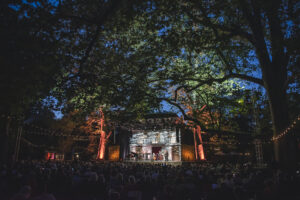 Bühne frei: Theater im Park bringt unser Wien zum Schmunzeln