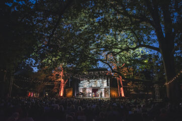 Bühne frei: Theater im Park bringt unser Wien zum Schmunzeln