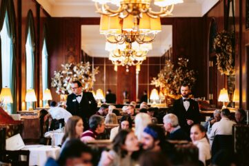 Nach dem Kaffeesiederball ins Nachtcafé des Café Landtmann