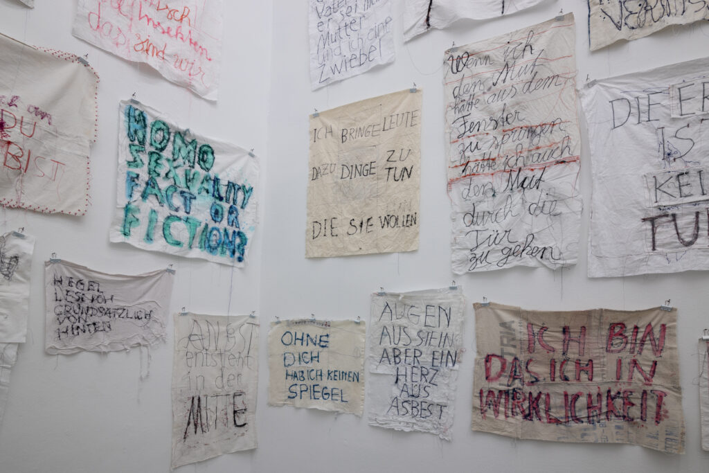 guggkasten: Tex Rubinowitz, Tarnsätze und Stickstoffe, Crone Wien 2021. © Lukas Dostal, Wien (Courtesy of the artist and Galerie Crone, Wien Berlin)