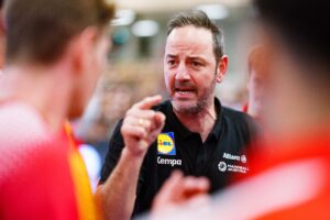 Österreichs Teamchef Iker Romero aus Spanien. Im zweiten Match prallte er auf sein Geburtsland (Bild: DIENER/Eva Manhart).