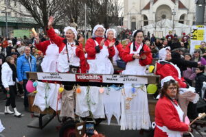 Simmeringer Faschingsumzug: Am Enkplatz streigt die große Party und die Teilmnehmer mit der besten Kostümierung werden prämiert. © SPÖ Simmering/Manfred Sebek