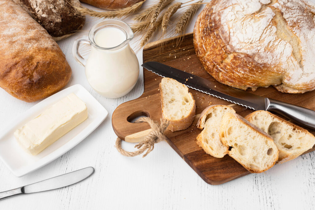 Grundnahrungsmittel wie Brot, Milch, Butter sollen durch die Mehrwertsteuer-Senkung wieder billiger werden. © Freepik.com