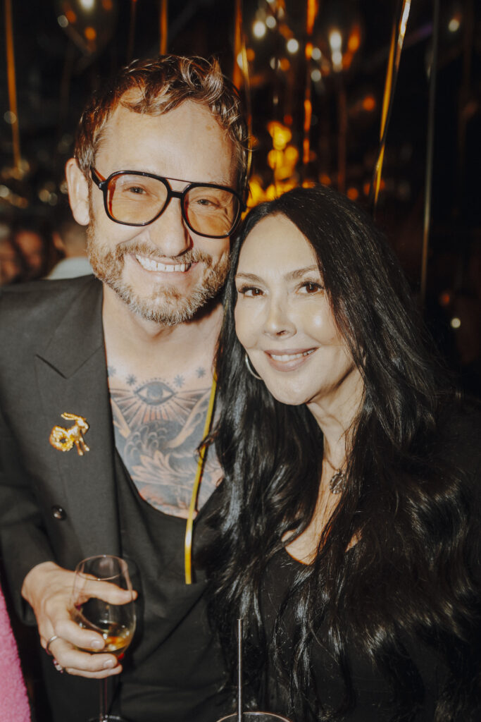 Pop-Art-Künstler  Franz Josef Baur und Moderatorin Petra Stumpf