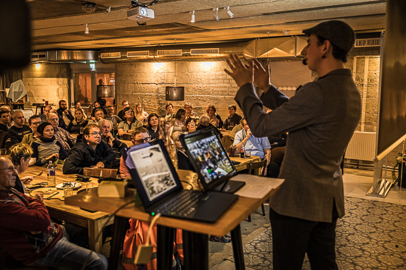 Lukas Arnold bei seinem Vortrag (Bild: Werner Nowak).