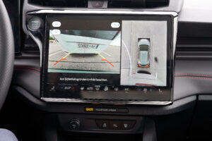 Neu zugelassene Pkw müssen ab Juli mit erweiterten Assistenzsystemen ausgestattet sein, z. B. Notbremssysteme für Fußgänger und Radfahrende. © ÖAMTC/Rattay