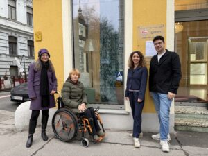 Rampensticker informieren über barrierearme Betriebe