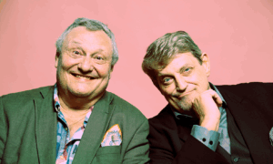 Prokopetz und Chmelar, die ältesten "Nachwuchskabarettisten" des Landes, ihre schönsten und blödesten Anekdoten mit Promis und VIPs aus. © Lukas Beck