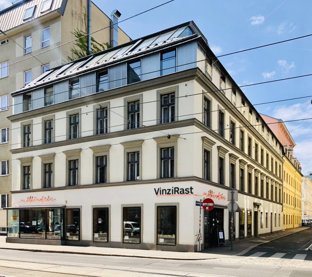 Die VinziRast mittendrin im Alssgerund: Hier wohnen ehemals obdachlose Menschen gemeinsam mit Studierenden. © Katharina Kaiser