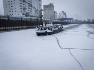 Aufbruch: Eisbrecher MS Eisvogel im Dauereinsatz im Hafen Wien